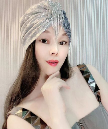 Two-tone sequined crystal tassel headscarf exudes luxurious charm